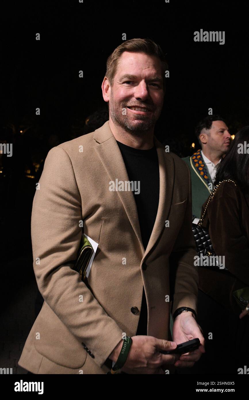 Los Angeles California USA 10th February 2025 United States Los Angeles California Usa 10th February 2025 United States Eric Swalwell Attends The Los Angeles Premiere Of Hbo Original Series The White Lotus Season 3 At Paramount Theatre On February 10 2025 In Los Angeles California Usa Photo By Barry Kingalamy Live News 2SHN0X5 