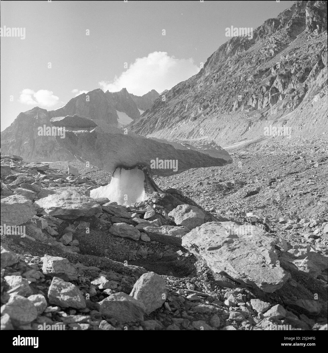 Bizarr geformter Stein beim Aletschgletscher, circa 1950#Bizarrely ...