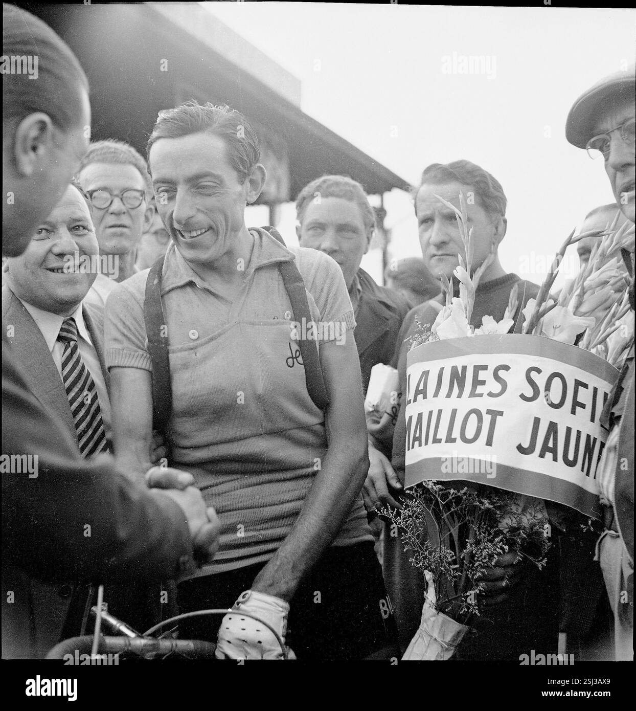 Photo Ancienne Originale – Fausto Coppi Vainqueur D'étape – Suisse 1952