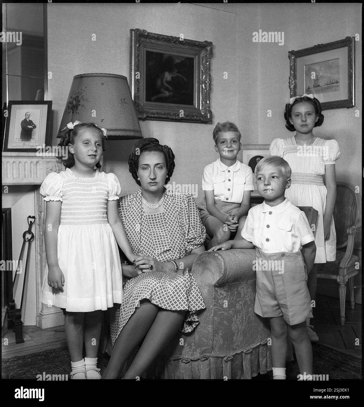 Mutter und sohn und tochter Black and White Stock Photos & Images - Alamy