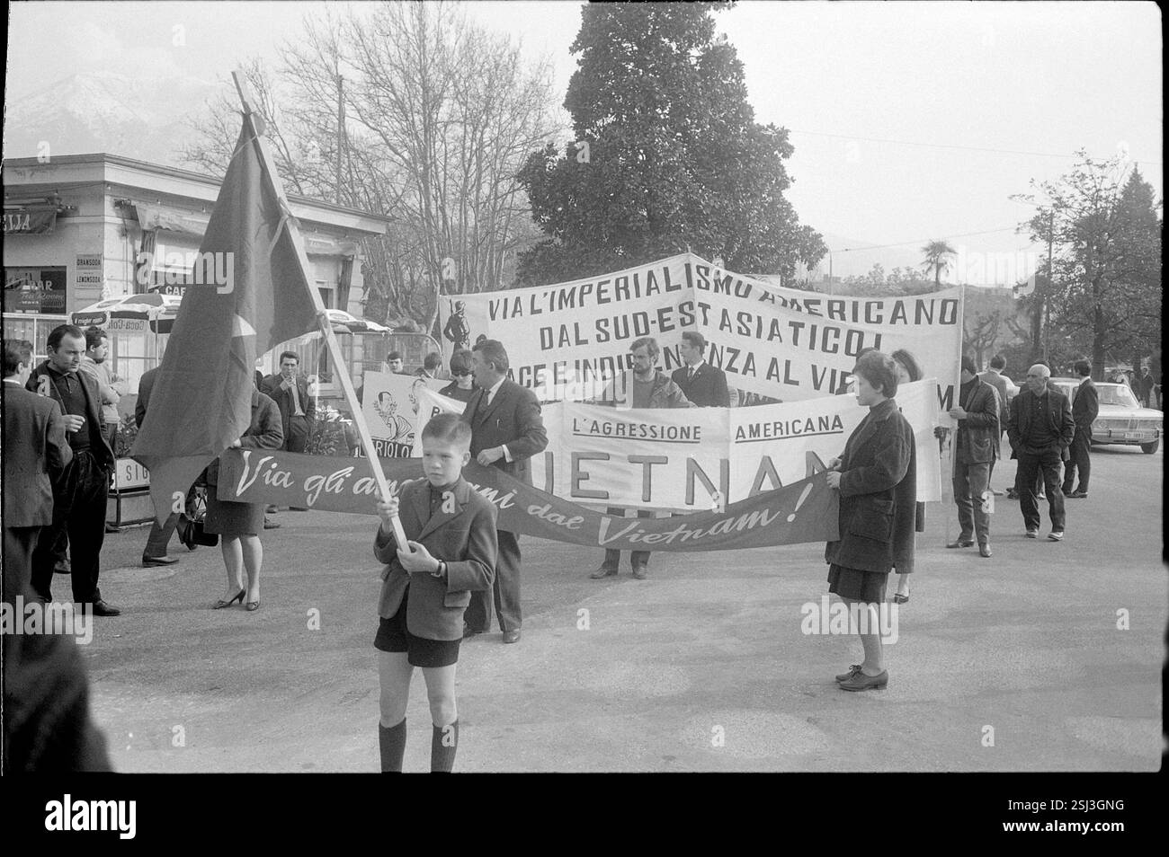 Vietnam war protest hi-res stock photography and images - Alamy
