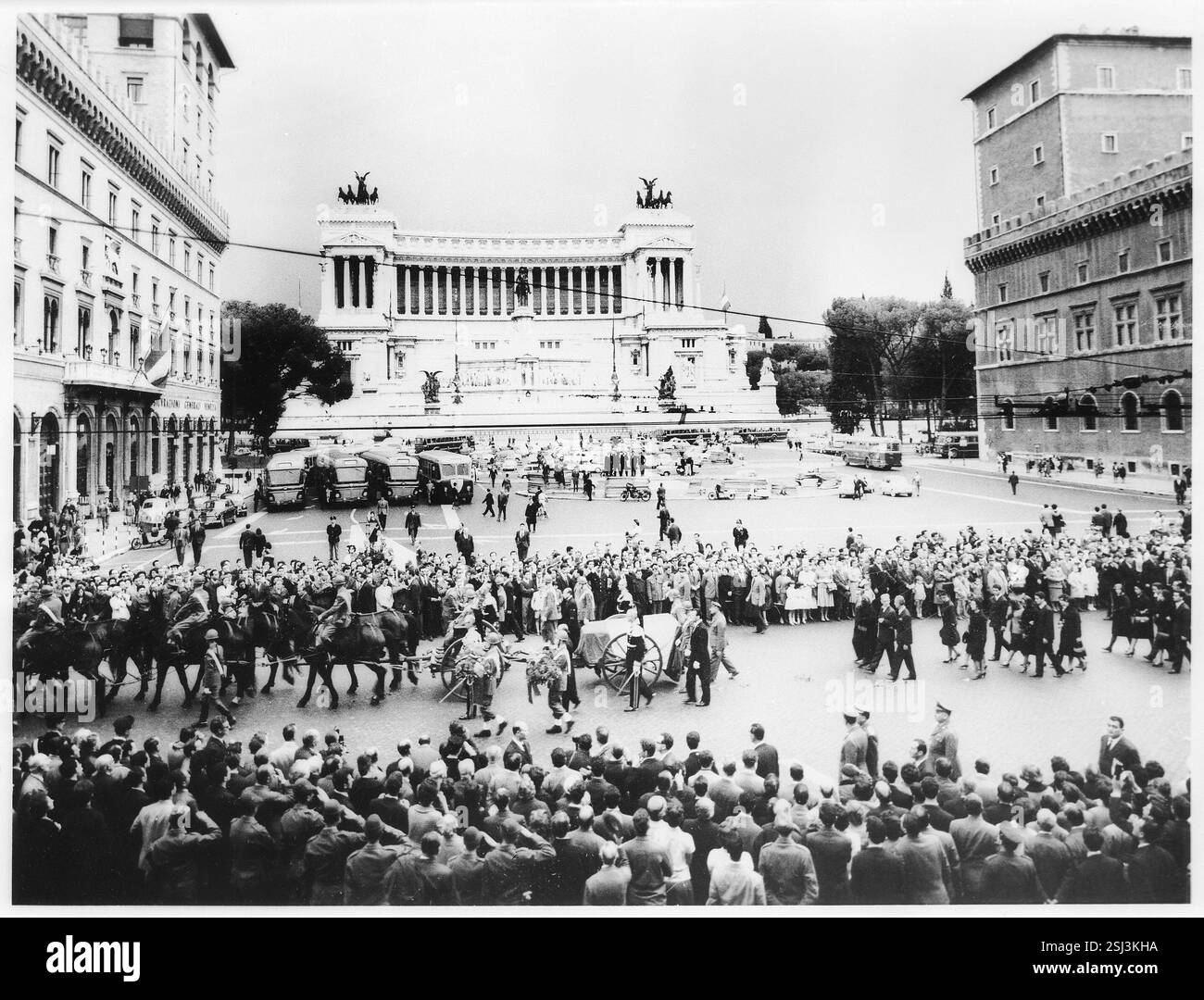 --- Trauerzug bei Beerdigung von Luigi Einaudi, 1961#Funeral procession for Luigi Einaudi, 1961 Stock Photo
