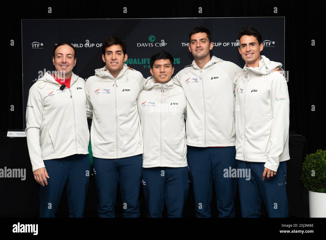Hasselt, Belgium. 31st Jan, 2025. HASSELT, BELGIUM - JANUARY 31: Cristian Garin of Chile, Tomas Barrios Vera of Chile, Matias Soto of Chile, Diego Fernandez Flores of Chile and Nicolas Massu of Chile during Day One of the 2025 Davis Cup Qualifiers First Round at Sporthal Alverberg on January 31, 2025 in Hasselt, Belgium. (Photo by Marleen Fouchier/BSR Agency) Credit: BSR Agency/Alamy Live News Stock Photo