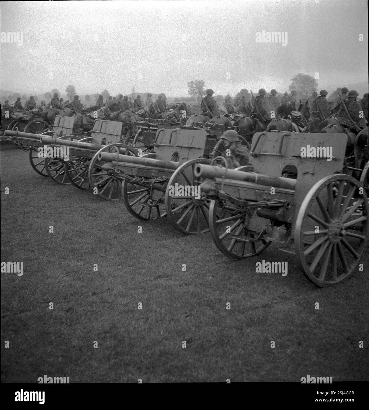 Defilee der Thurgauischen Feldartillerie Abt. 21, Frauenfeld 1949# ...