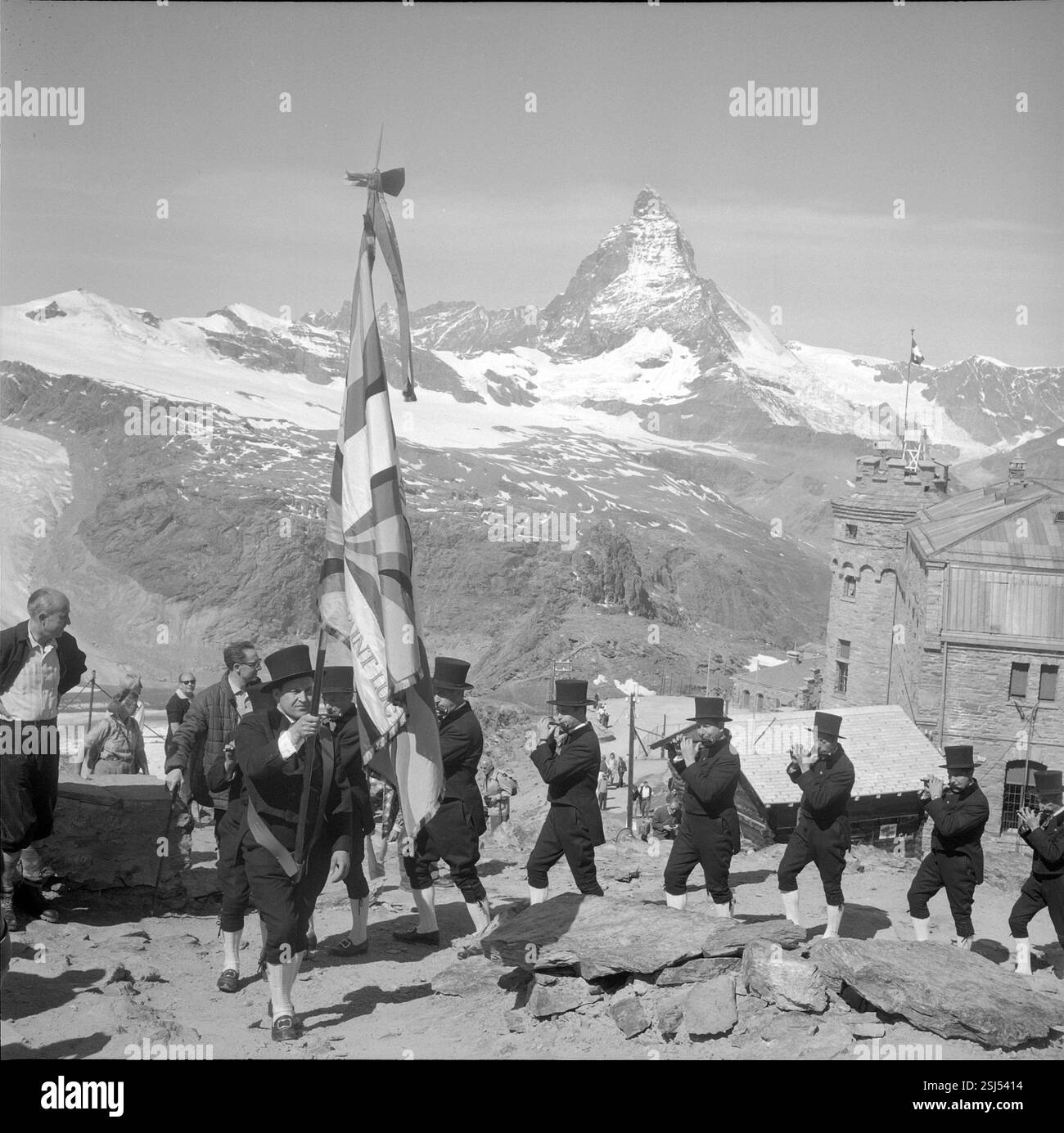 Offizieller Empfang und Pressekonferenz auf dem Riffelberg unter dem Patronat der Schweizerischen Verkehrszentrale zum 'Jahr der Alpen' und zur Jubiläumsfeier der Erstbesteigung des Matterhorns; 100 Jahre Matterhorn-Besteigung#An official reception and press conference for 'The Year of the Alps' and the 100th anniversary of the first ascent of the Matterhorn under the patronage of the Swiss National Tourist Office.- RDB BY DUKAS Stock Photo
