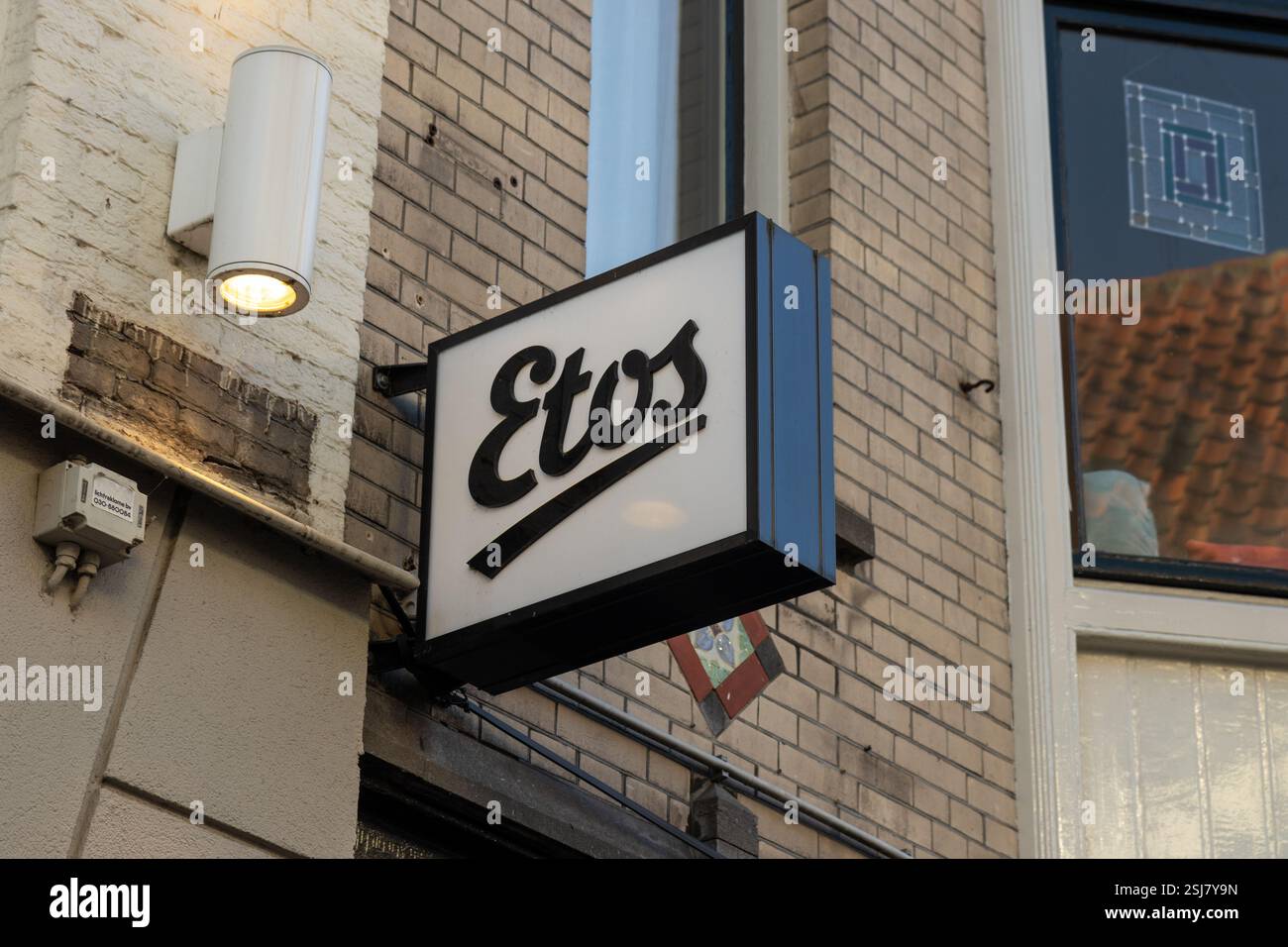 Etos store hi-res stock photography and images - Alamy