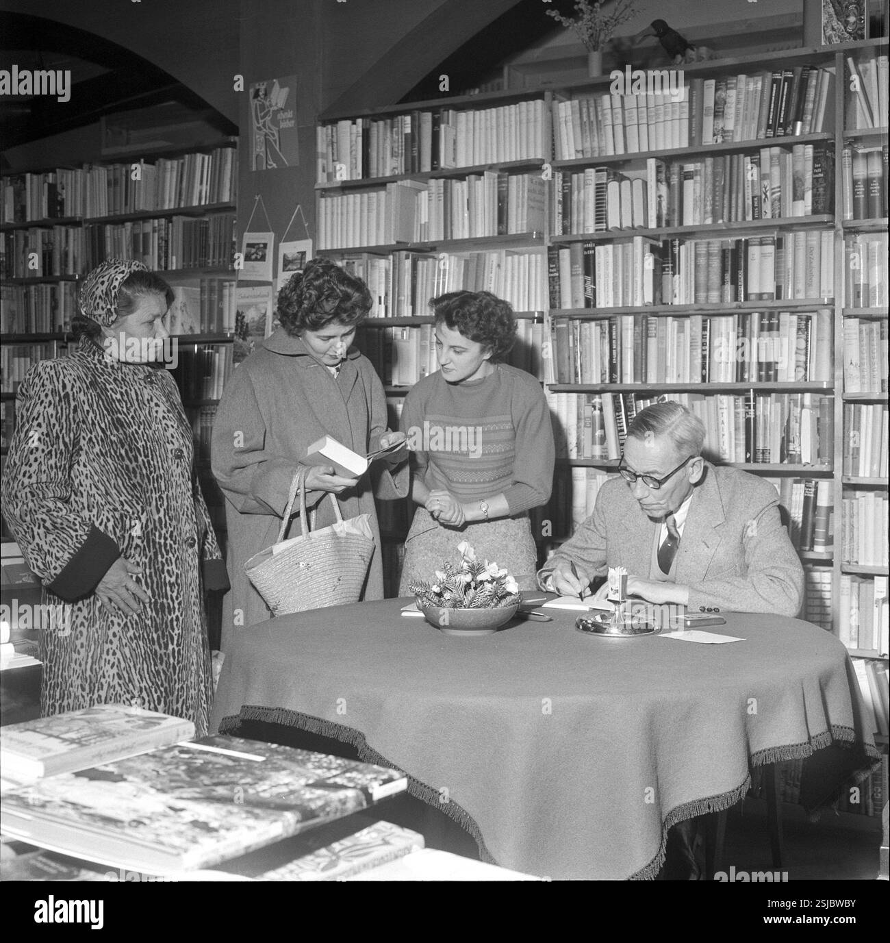 --- Werner Bergengruen 1958#Werner Bergengruen 1958- RDB BY DUKAS Stock Photo