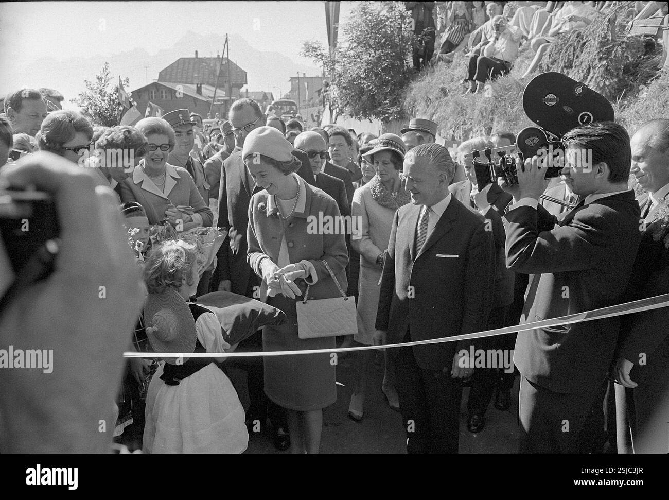 Leysin: Königin Fabiola eröffnet ein belgisches Ferienzentrum; 1967# ...