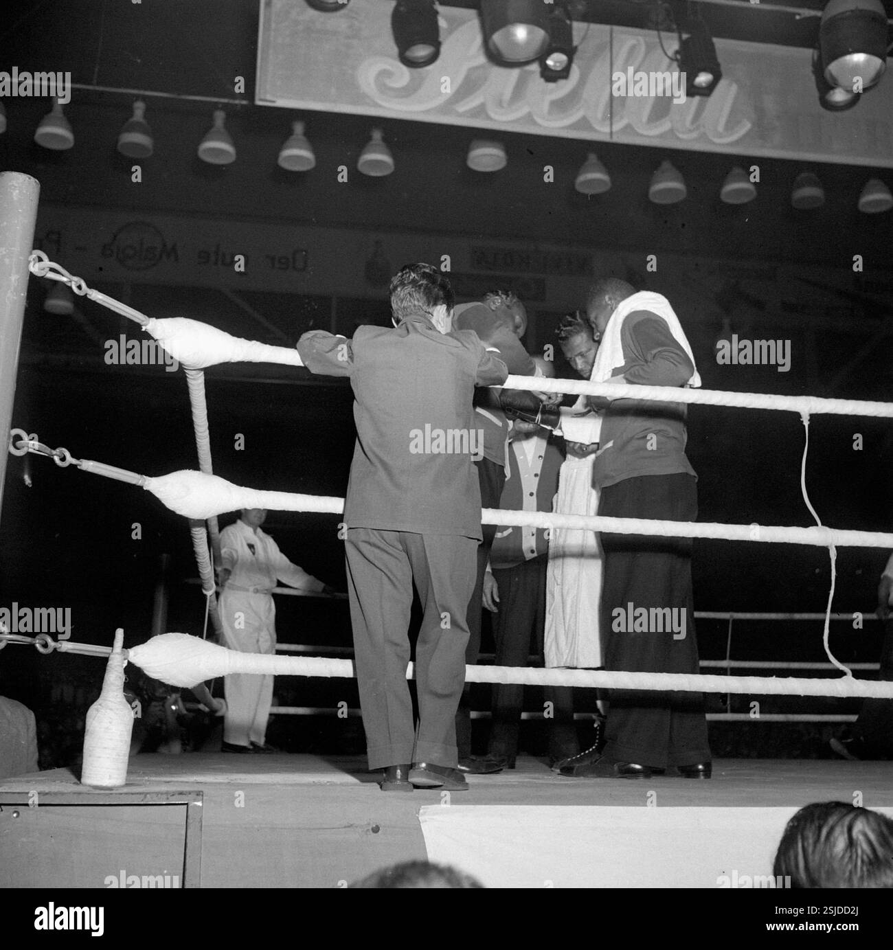 Sugar Ray Robinson, 1921 - 1989, American Welterweight And Middleweight Boxer - A Man Wearing Boxing Gloves