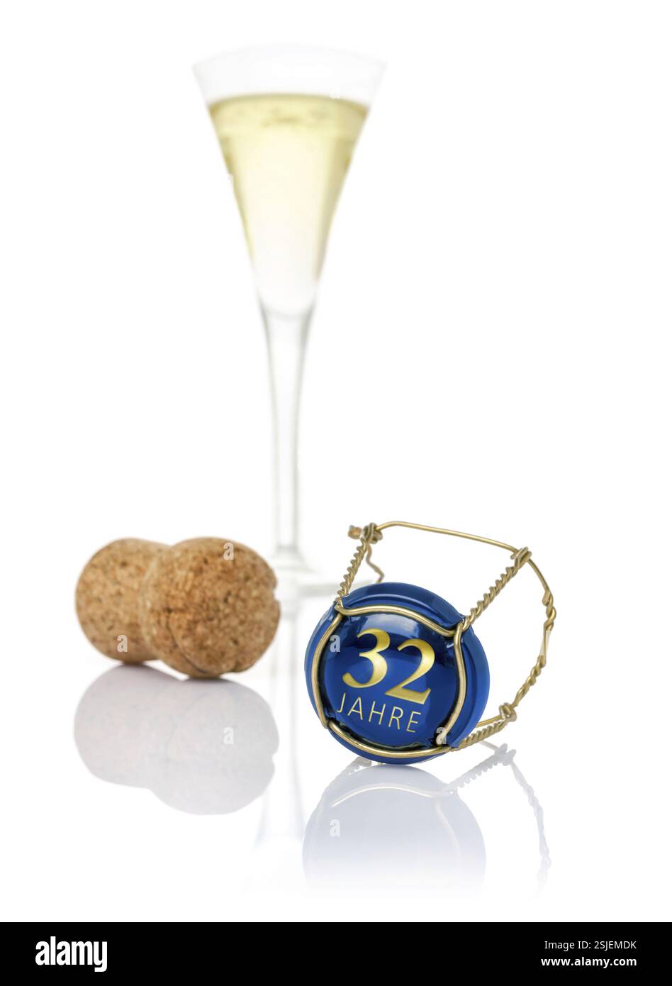 Champagne lid with the inscription 32 years Stock Photo