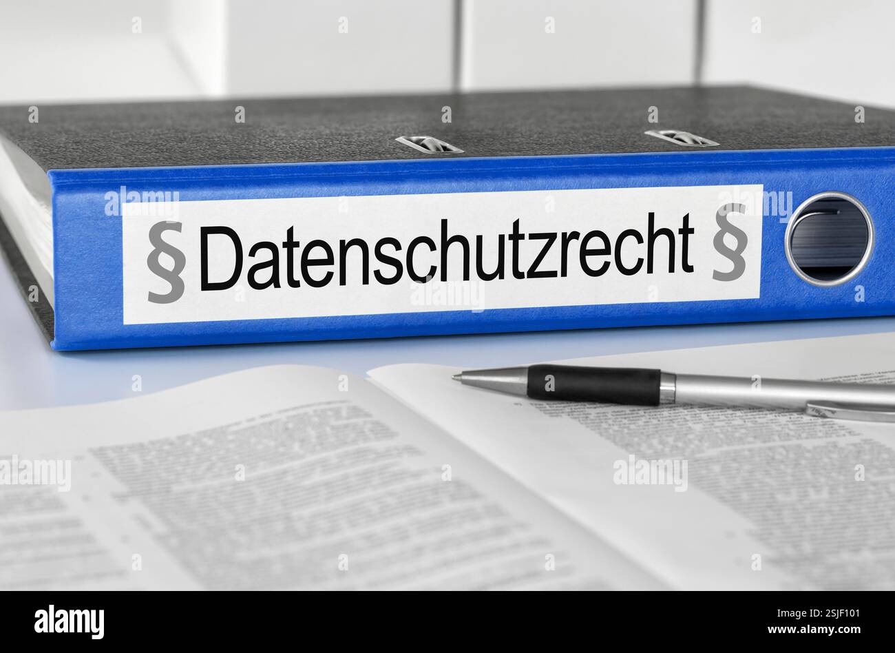 File folder labeled data protection law Stock Photo
