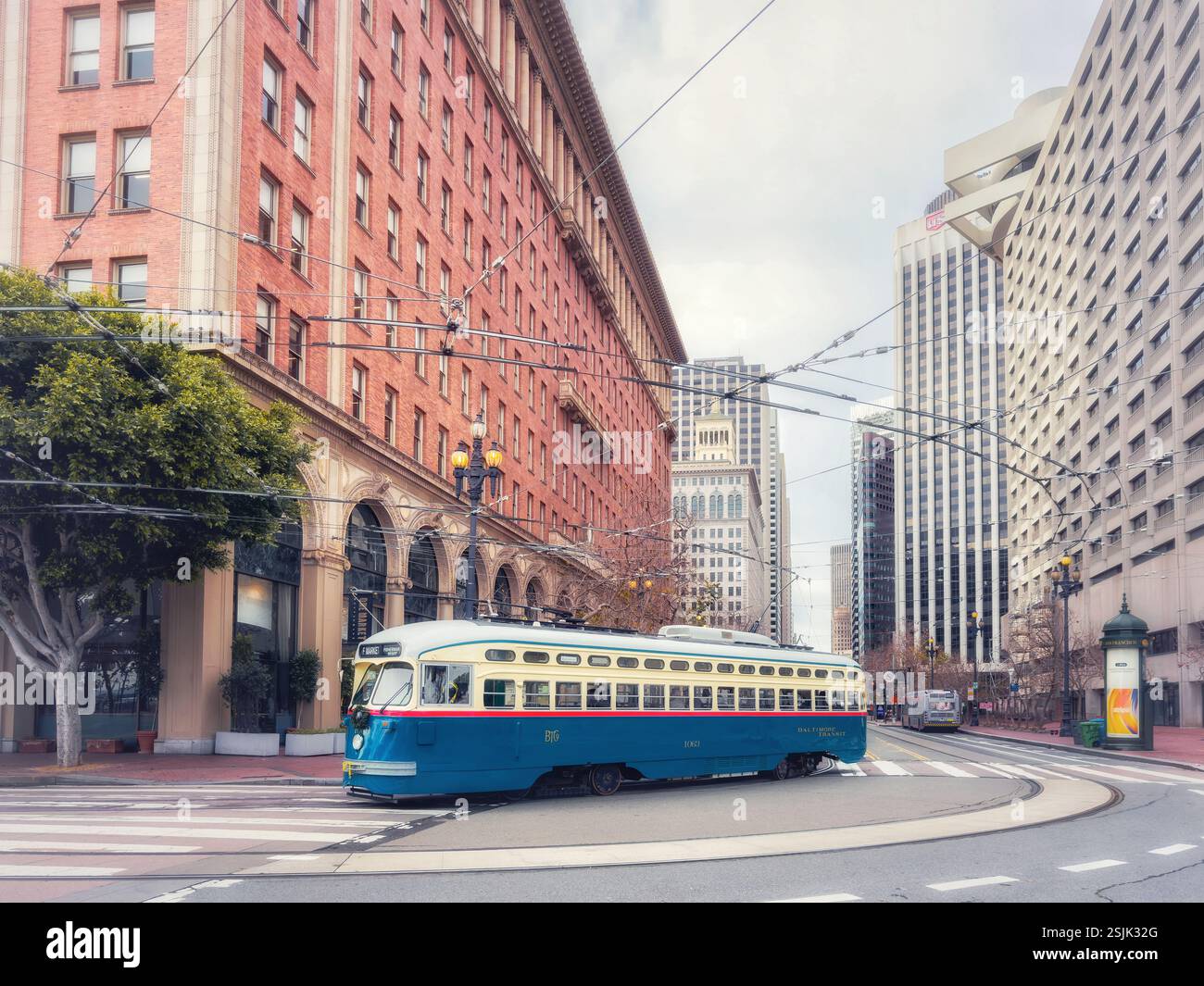 Cream and blue vintage bus hi-res stock photography and
