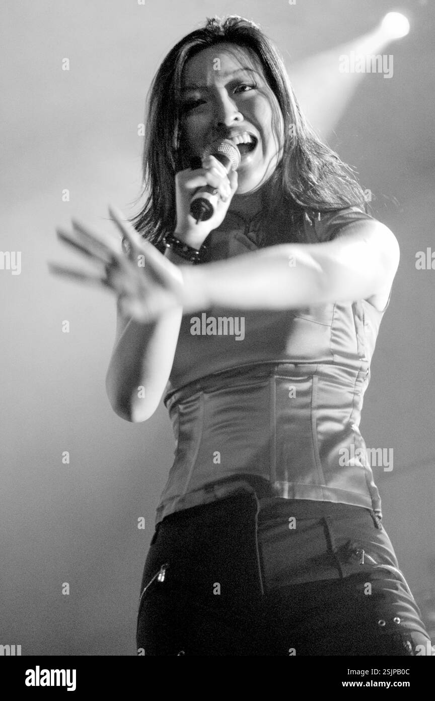 Lesley loh singer hi-res stock photography and images - Alamy