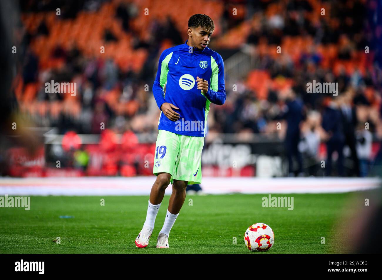 FC Barcelona player Lamine Yamal training before a Copa del Rey match at Mestalla, Valencia Stock Photo