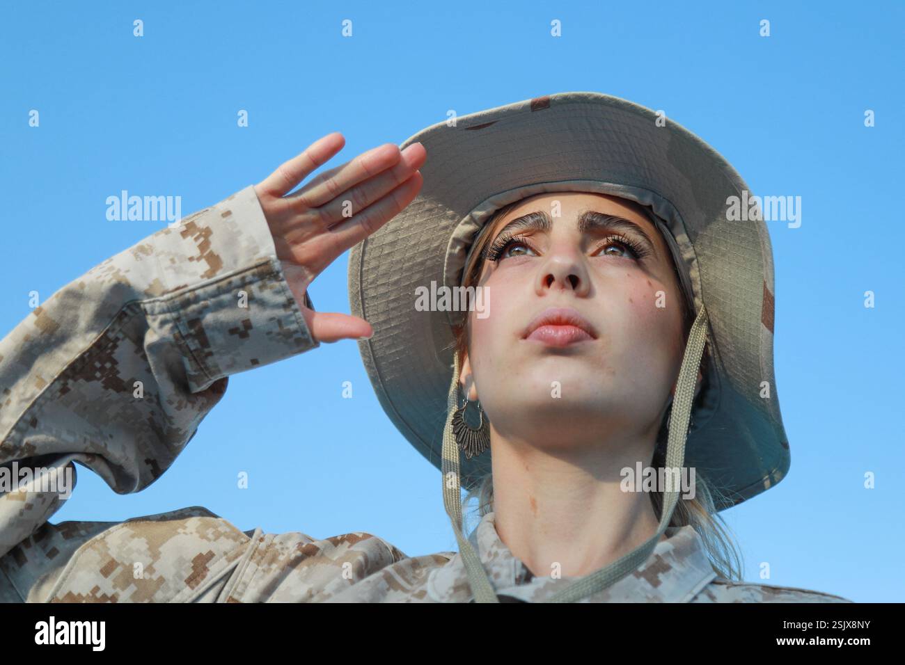Woman in army uniform hi-res stock photography and images - Alamy