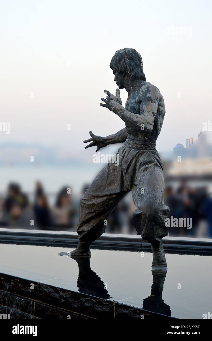 HONG KONG - 11 JANUARY 2025: Statue commemorating actor Bruce Lee by Cao Chong'en in the Avenue of Stars, Victoria Harbour, erected in 2005. Stock Photo