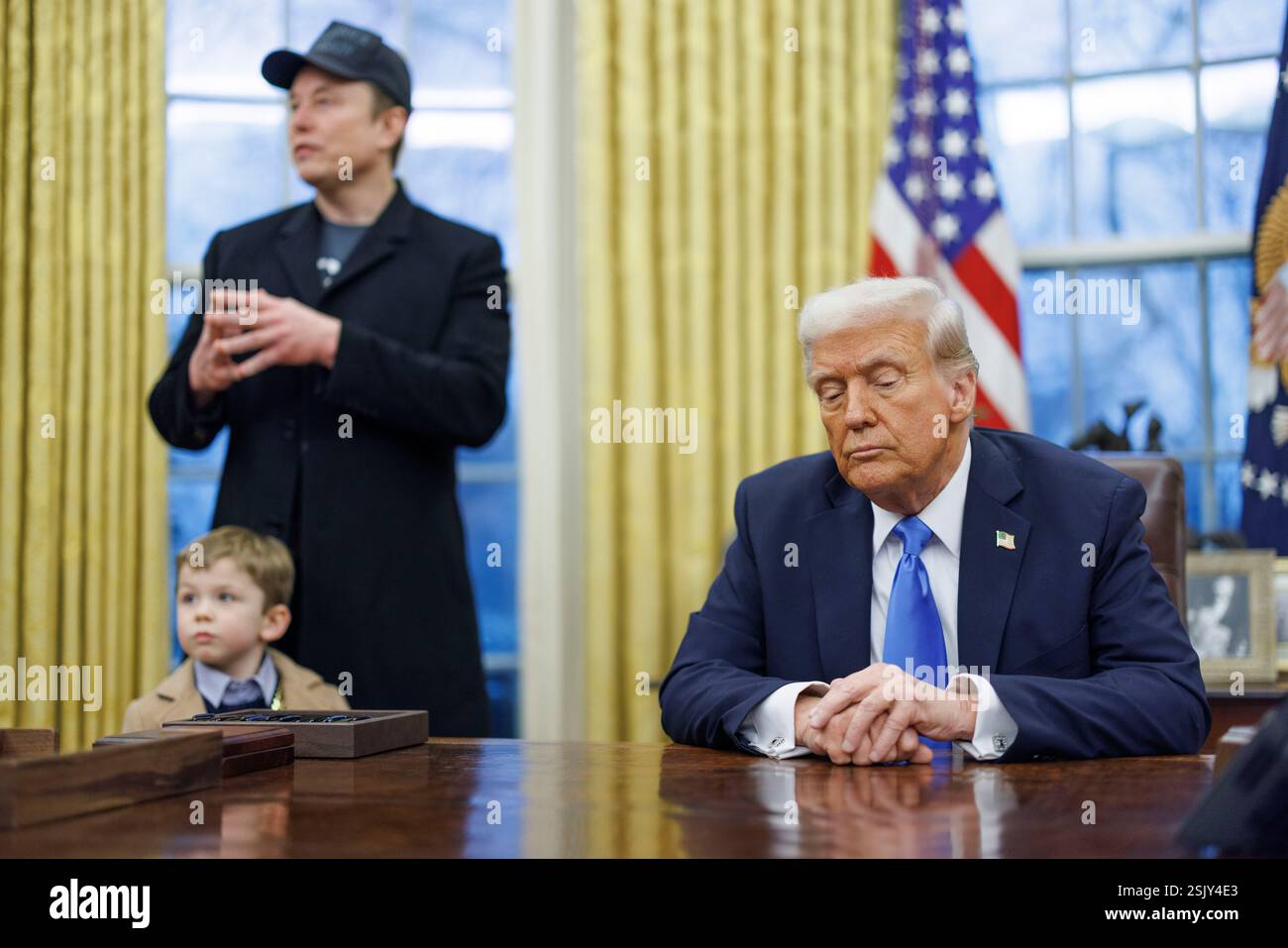 Elon Musk (middle) and his son, X (left) and US President Donald Trump ...