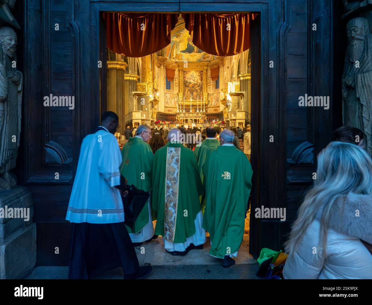 Religious Mass Entering catholic church congregation hi-res stock photography and ...