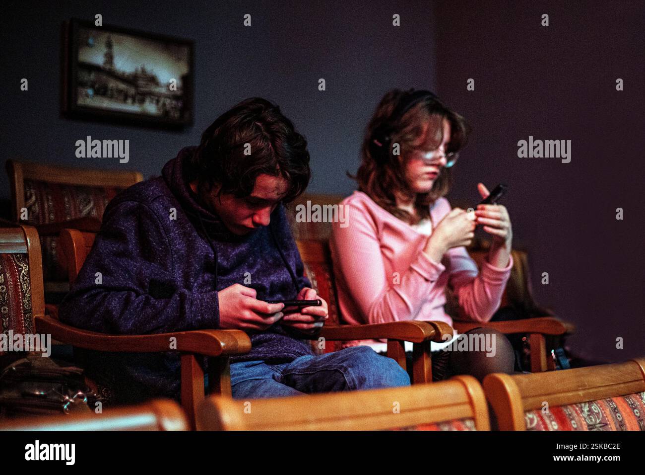 Curated visual reference: Picture Idea: Teenagers Are Sitting In Gadgets At The Show Psychological Addiction
