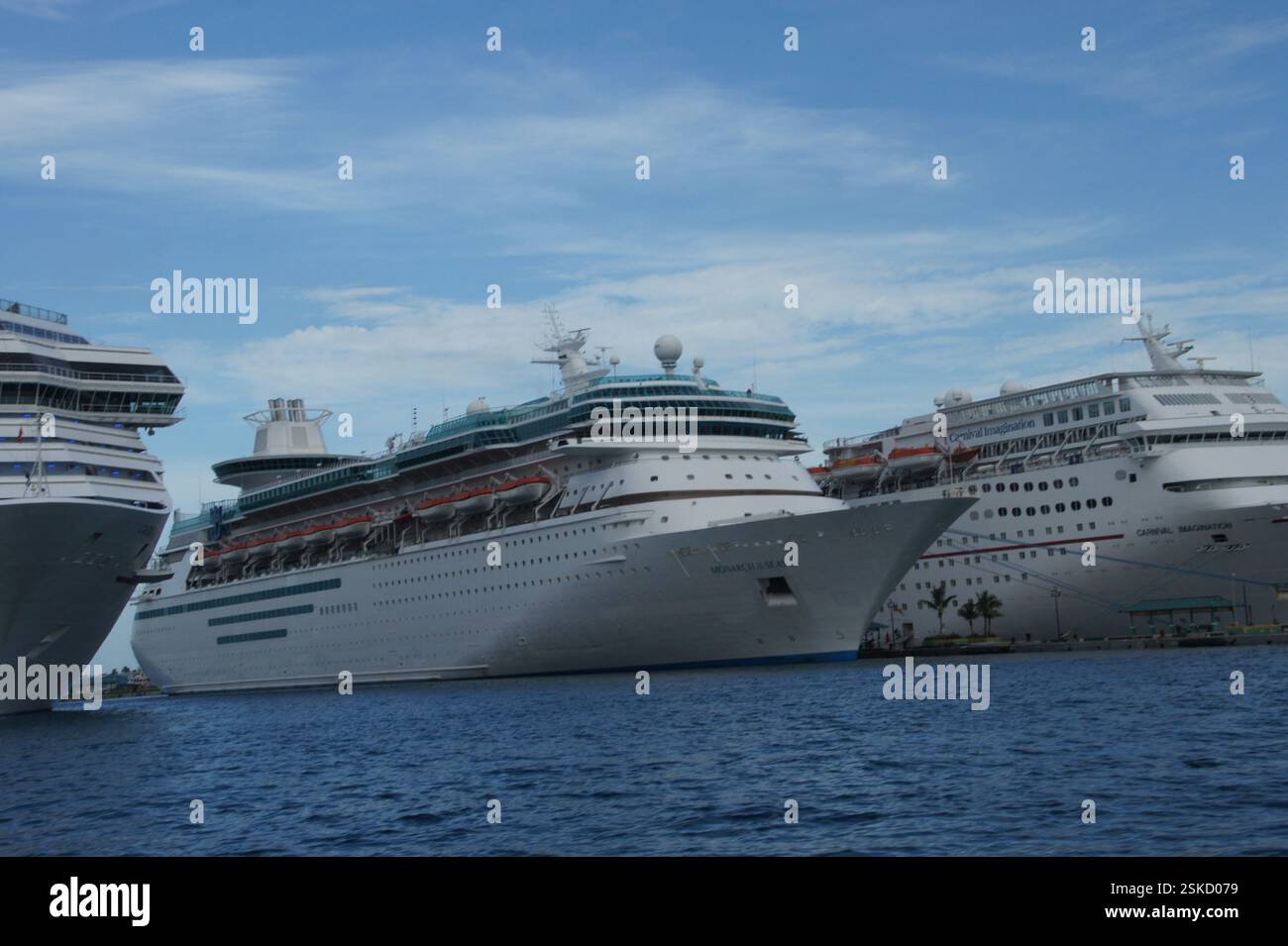 Docked cruise ship sunset hi-res stock photography and images - Alamy