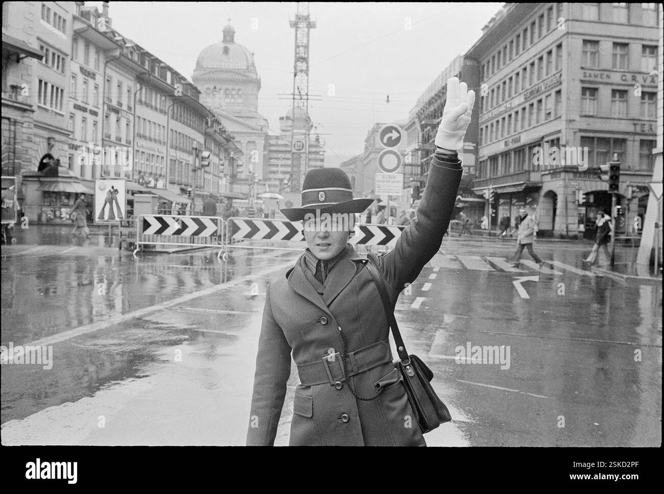 --- Sperrung der Achse Bundesplatz - Bärenplatz - Waisenhausplatz für den Individualverkehr, Bern 1972#Closing off of a part of the centre for the private transport, Berne 1972- RDB BY DUKAS Stock Photo
