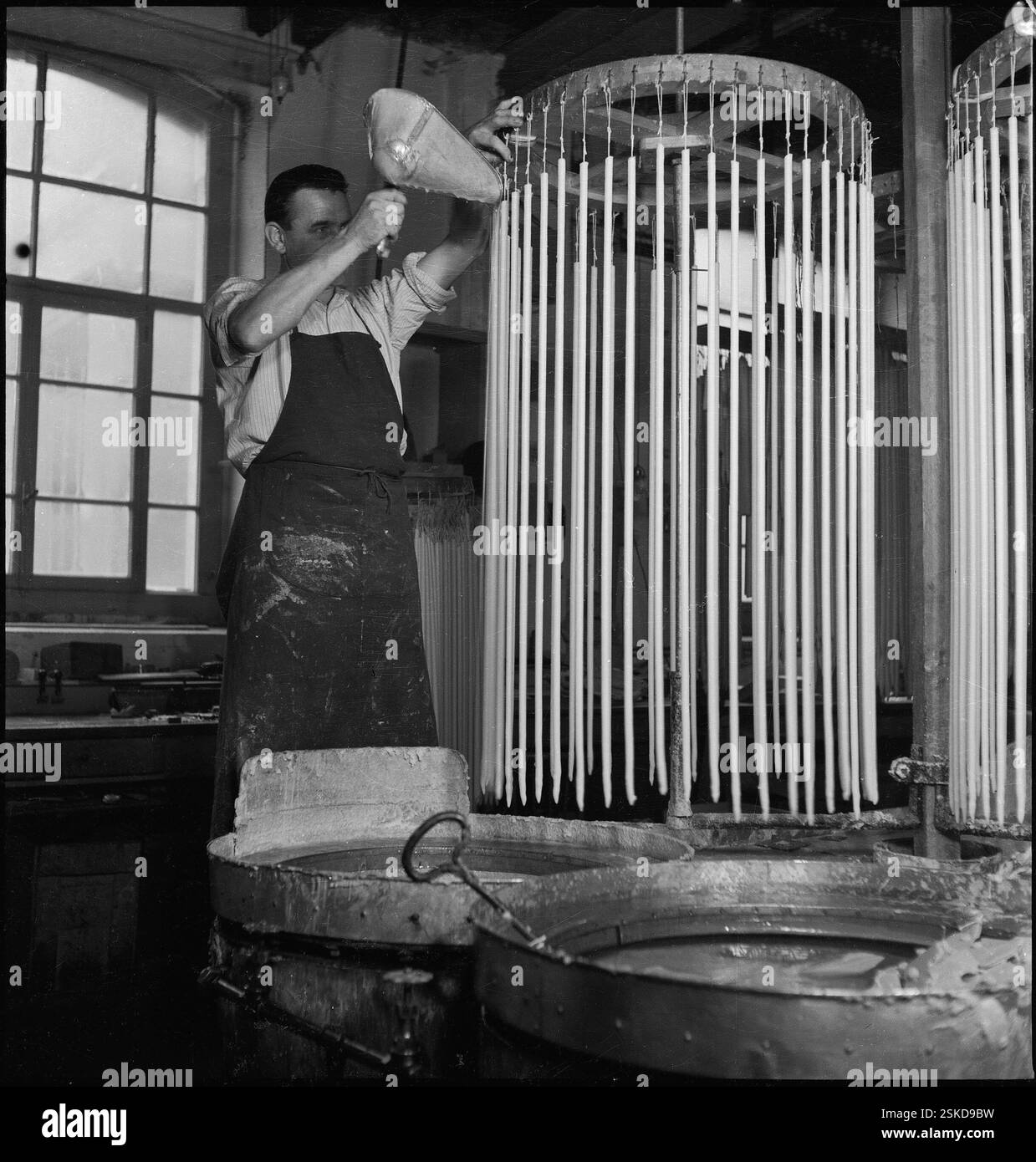 --- Fabrikation von Kerzen, Genf 1944#Fabrikation von Kerzen, Geneva 1944- RDB BY DUKAS Stock Photo