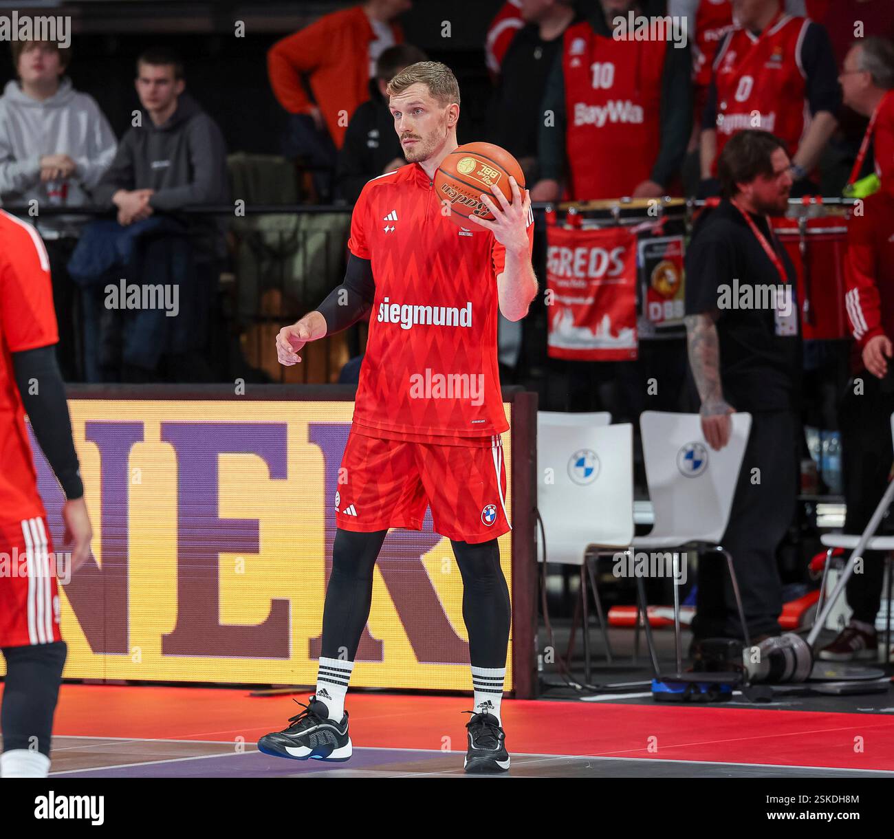 Muenchen, Deutschland. 11th Feb, 2025. Andreas Obst (FC Bayern Basketball, 13) mit Ball beim