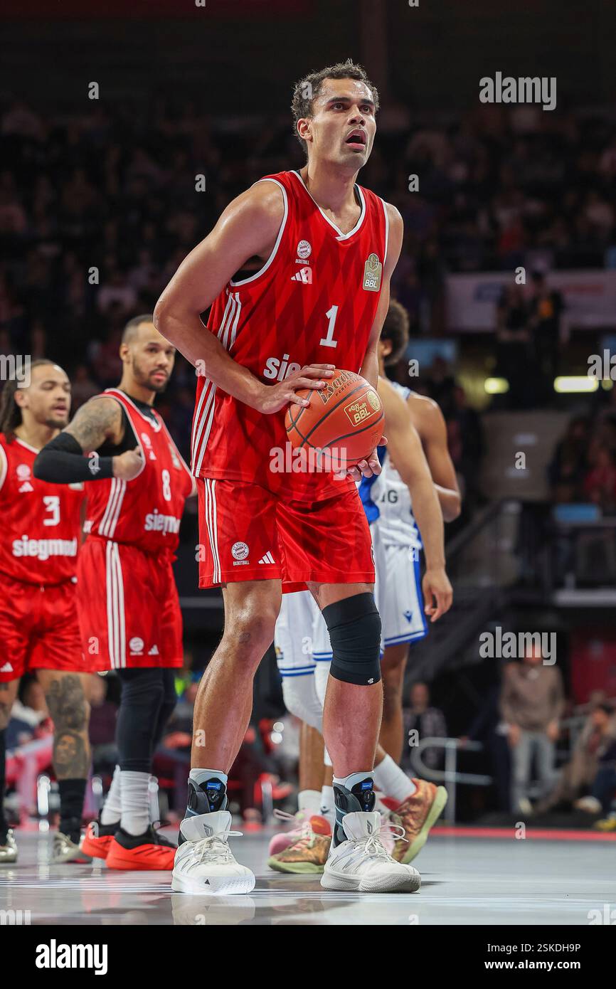 Muenchen, Deutschland. 11th Feb, 2025. Oscar da Silva (FC Bayern Basketball, 01) beim Freiwurf