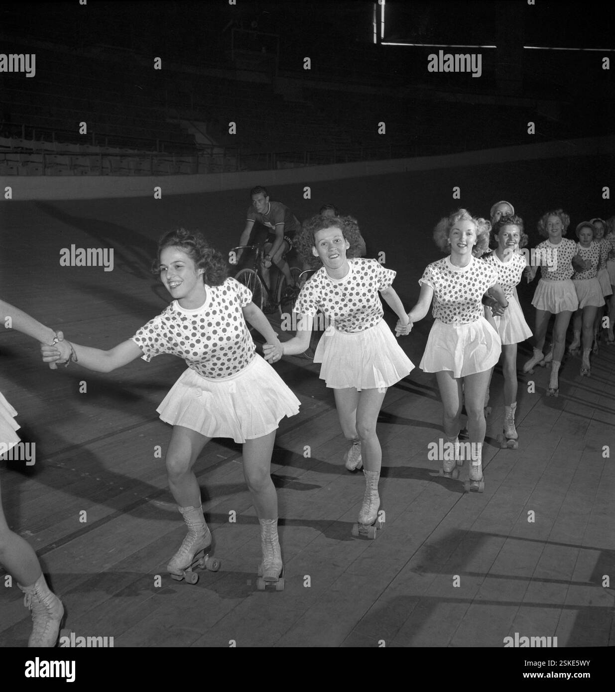 Les Skating Vanities et l'histoire de leur vedette Gloria Nord Les Skating Vanities et l'histoire de leur vedette Gloria Nord