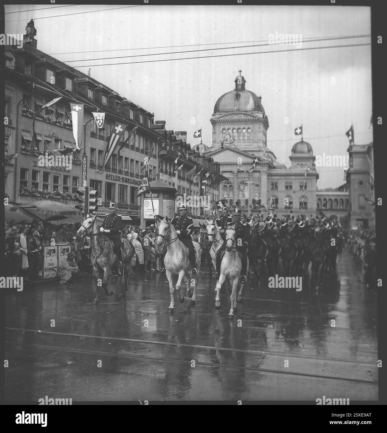 beim Bärenplatz--- Pferde am Festumzug zur Hundertjahrfeier der Bundesverfassung, Bern 1948#Horses at the parade for the centenary of the Federal constitution, Berne 1948- RDB BY DUKAS Stock Photo