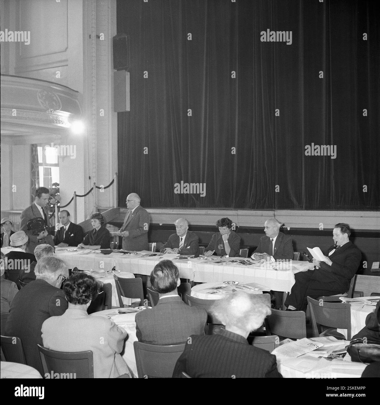Tagung des Schriftstellervereins oder des Tonkünstlervereins--- Schweizer Schriftsteller- und Tonkünstlerfest, Luzern 1958#Swiss writer's and musician's festival, Lucerne 1958- RDB BY DUKAS Stock Photo