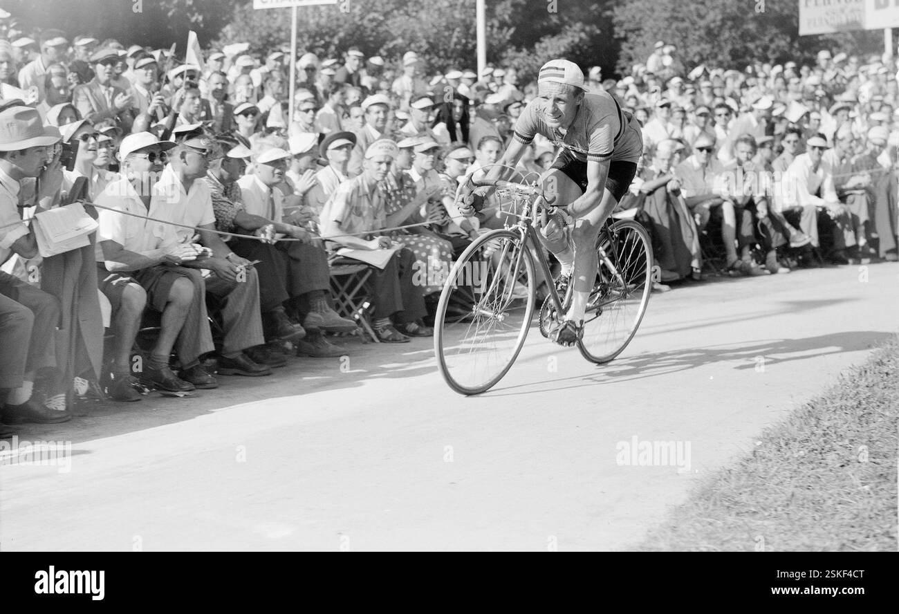 Photo Cyclisme Vintage : Stan Ockers, Champion Belge Des Années 1950 (4 Clichés)