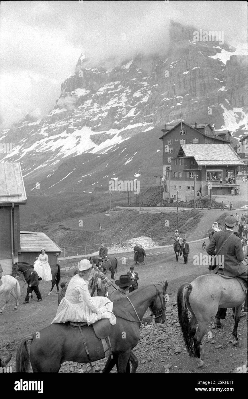 Kleine Scheidegg: Hotel Bellevue des Alpes--- Jubiläumsreise zum 100. Jahrestag der ersten Cook-Reise durch die Schweiz, 1963#Journey on the occasion of centenary of first Cook travel through Switzerland, 1963- RDB BY DUKAS Stock Photo