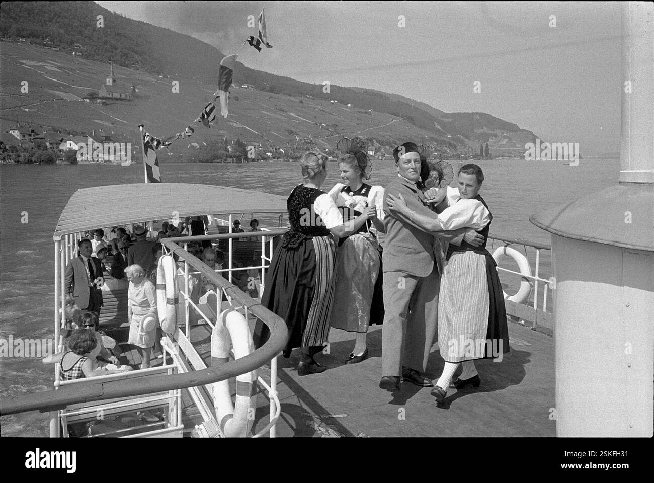 Besuch der St. Petersinsel auf dem Bielersee.--- Jubiläumsreise zum 100. Jahrestag der ersten Cook-Reise durch die Schweiz, 1963#Journey on the occasion of centenary of first Cook travel through Switzerland, 1963- RDB BY DUKAS Stock Photo