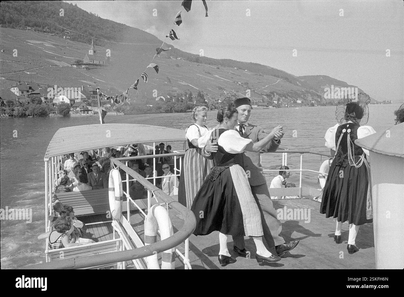 Besuch der St. Petersinsel auf dem Bielersee.--- Jubiläumsreise zum 100. Jahrestag der ersten Cook-Reise durch die Schweiz, 1963#Journey on the occasion of centenary of first Cook travel through Switzerland, 1963- RDB BY DUKAS Stock Photo