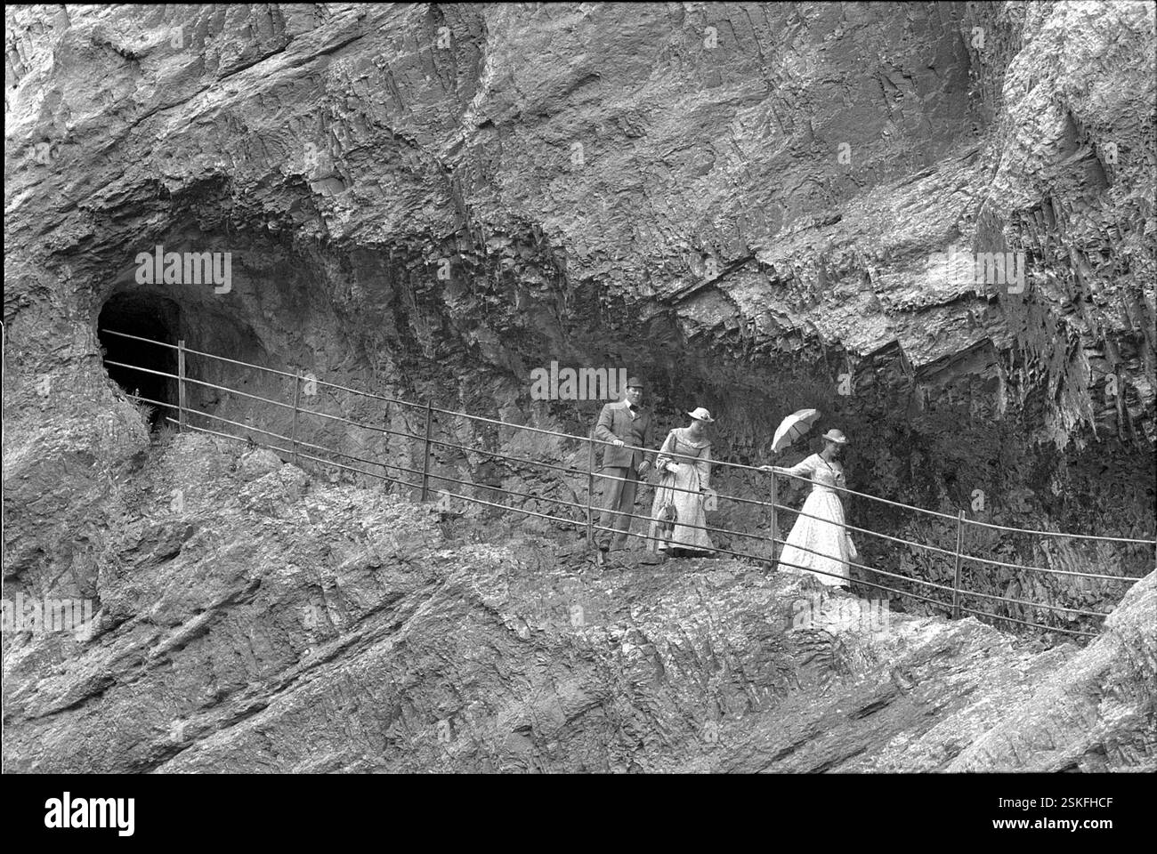 6.Tag: Fahrt von Kandersteg nach Spiez. Besuch der Trümmelbachfälle und der Staubbachfälle.--- Jubiläumsreise zum 100. Jahrestag der ersten Cook-Reise durch die Schweiz, 1963#Journey on the occasion of centenary of first Cook travel through Switzerland, 1963- RDB BY DUKAS Stock Photo