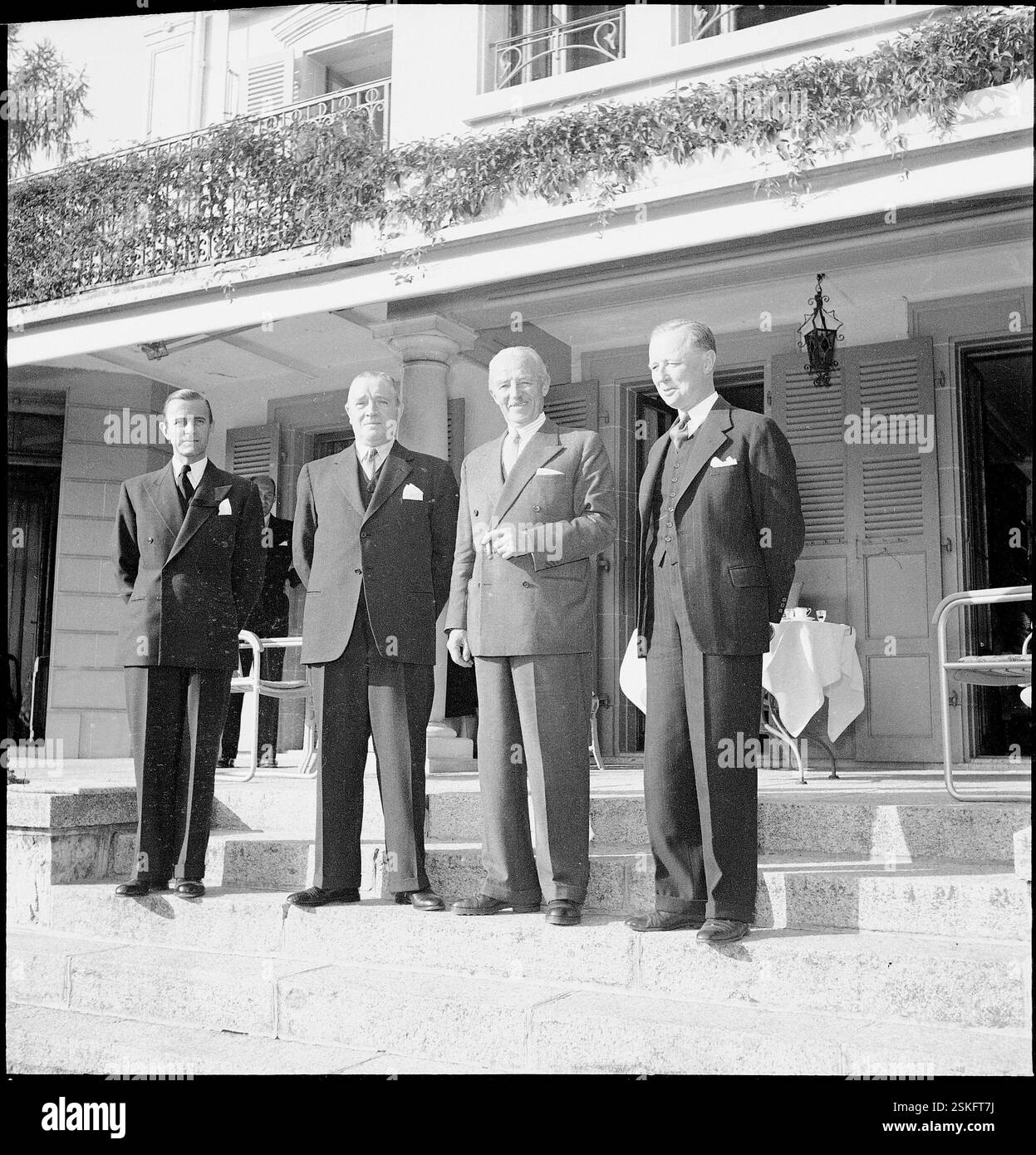 in &amp;quot;Verte Rive&amp;quot;--- Schwedischer General Jung, Besuch bei Genral Guisan ...