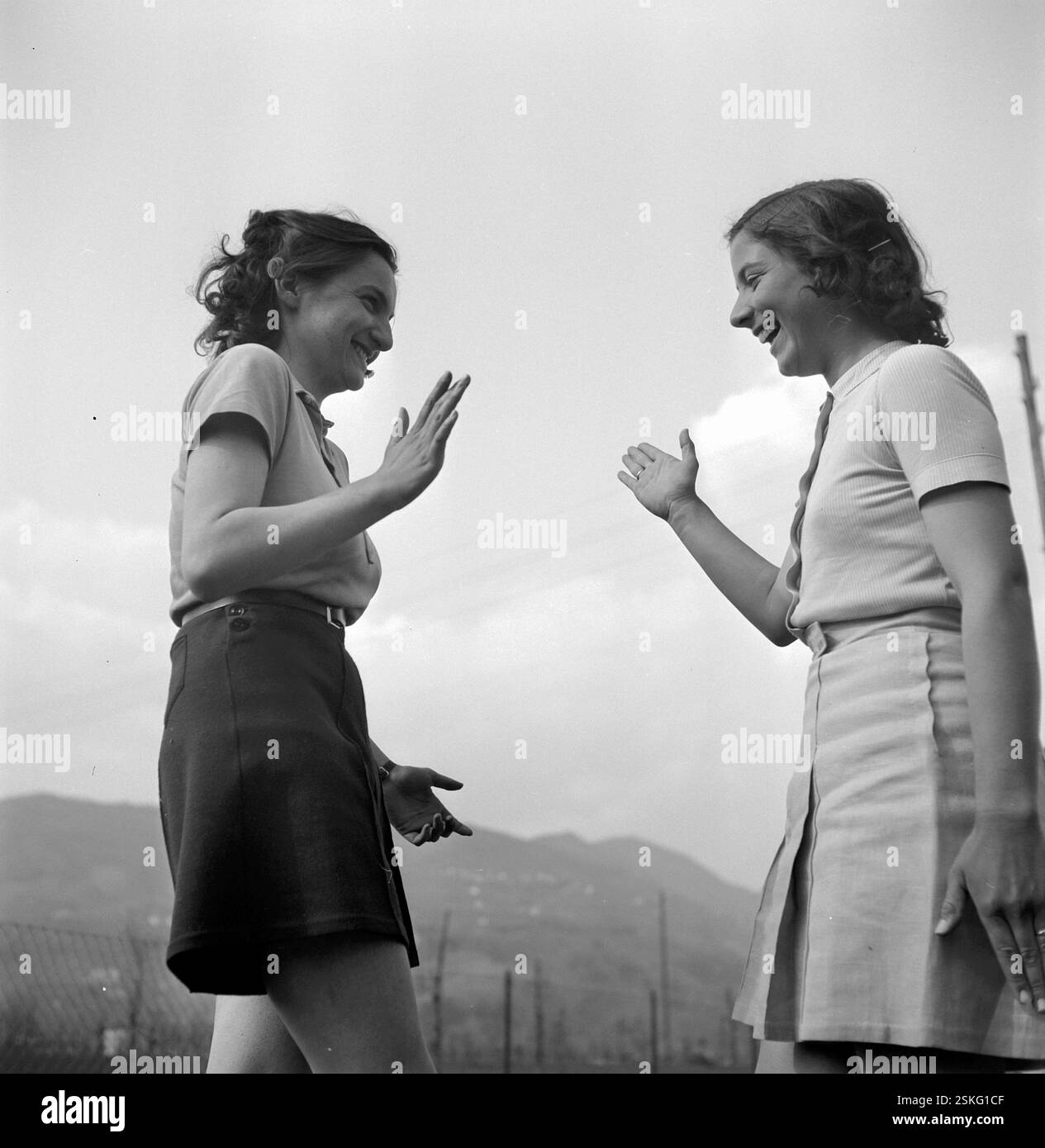 Erwachsene beim Spielen--- Spiel und Spass im Wanderleiterkurs in der Jugendherberge Magliaso, 1940#PLay and fun at course for instructors in hiking at youth hostel in Magliaso, 1940- RDB BY DUKAS Stock Photo