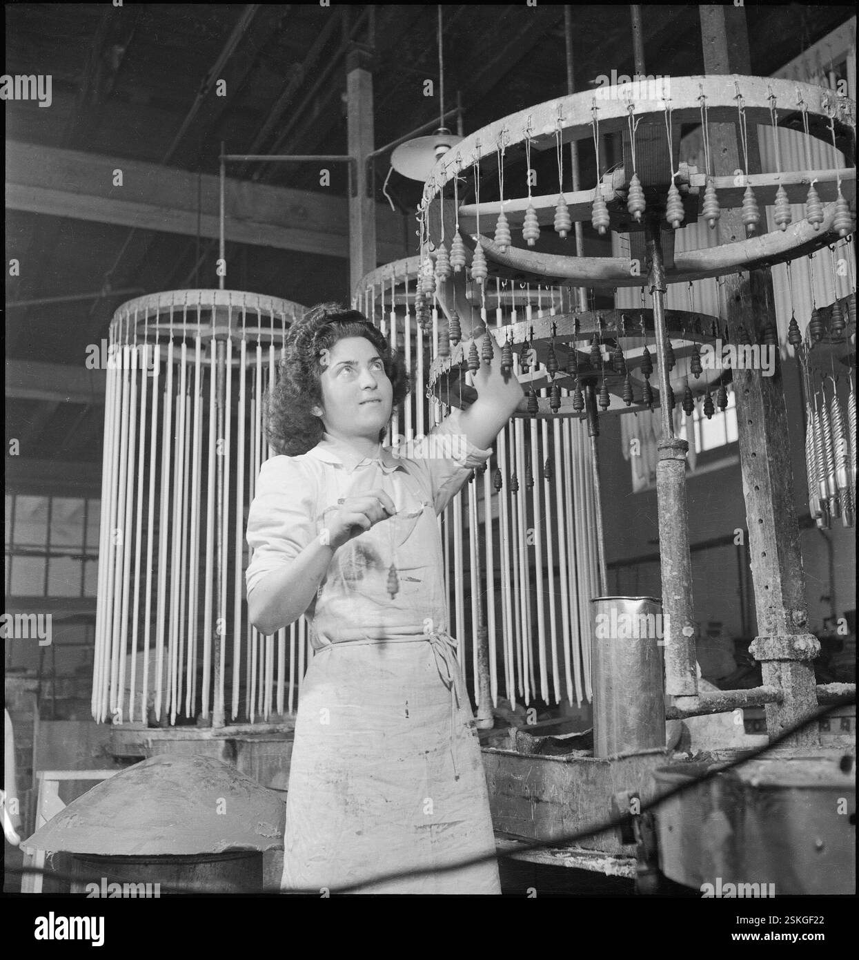 --- Fabrikation von Kerzen, Genf 1944#Fabrikation von Kerzen, Geneva 1944- RDB BY DUKAS Stock Photo
