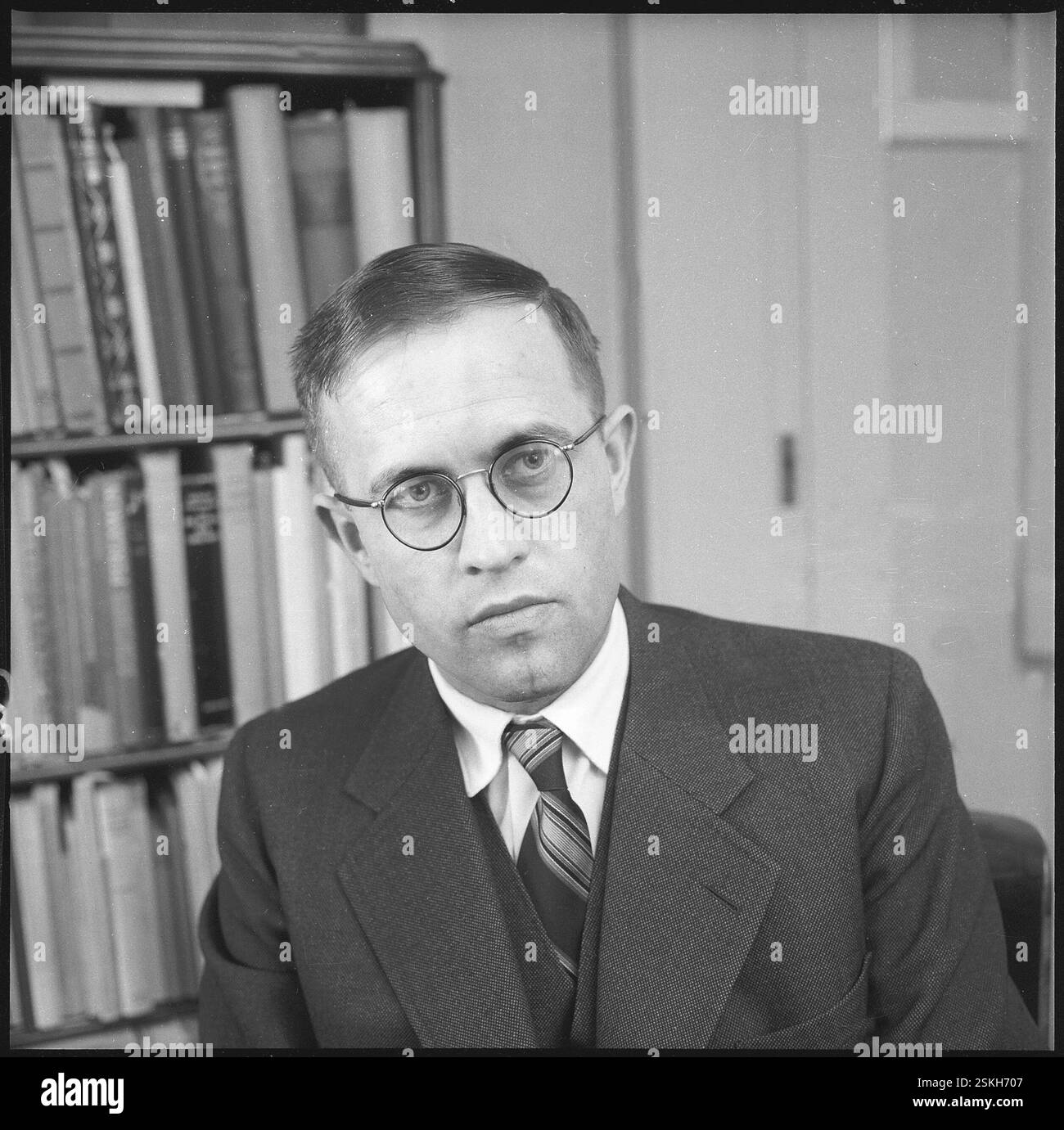 Prof. Hans Rasker Archaeologie-Professor Dr. Hans Jucker, Zürich ca. 1951#Archeology ...