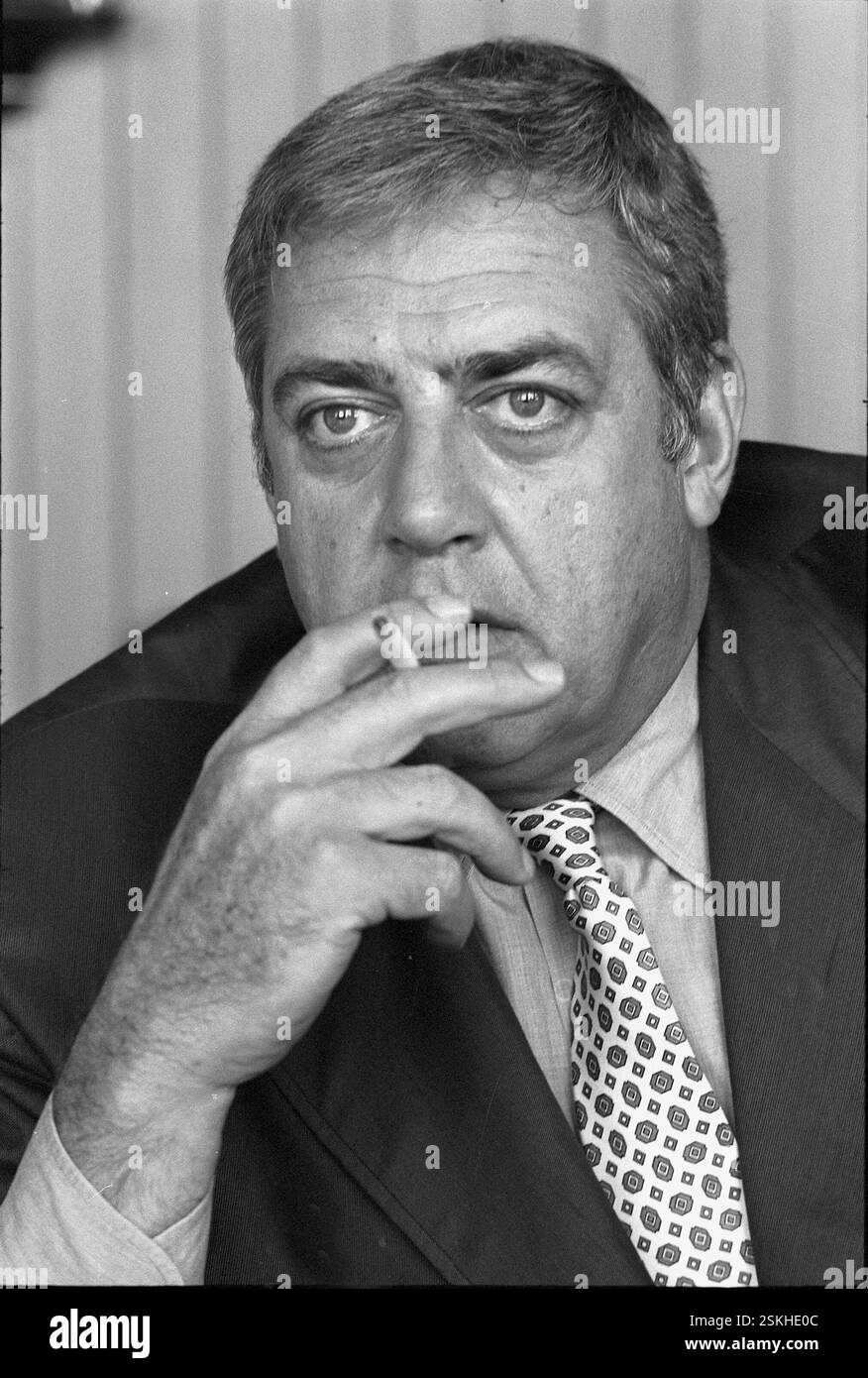 Raymond burr hi-res stock photography and images