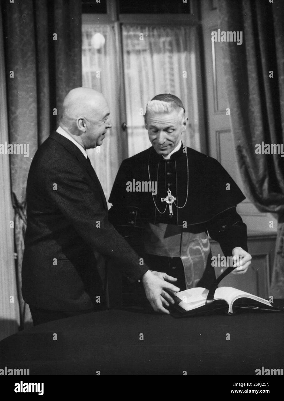 Otto Preminger, Josef Meinrad während Dreharbeiten zum Film 