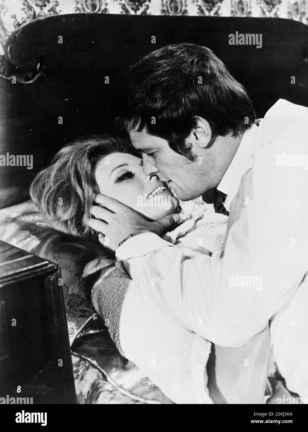 Crossplot (1969) roger moore hi-res stock photography and images - Alamy
