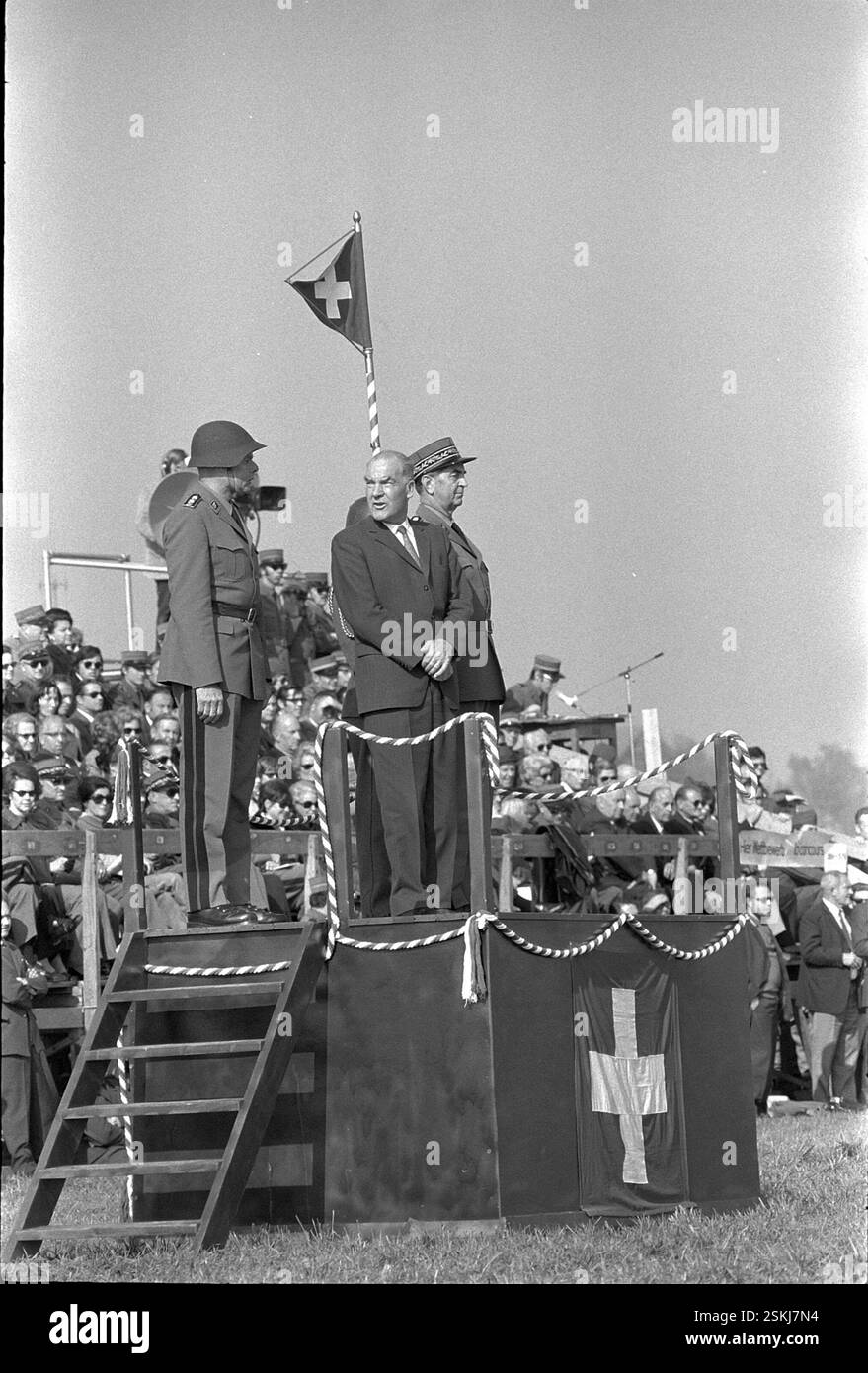 Défilée der Schweizer Armee in Emmen; Rudolf Gnägi, Bundesrat 1972# ...