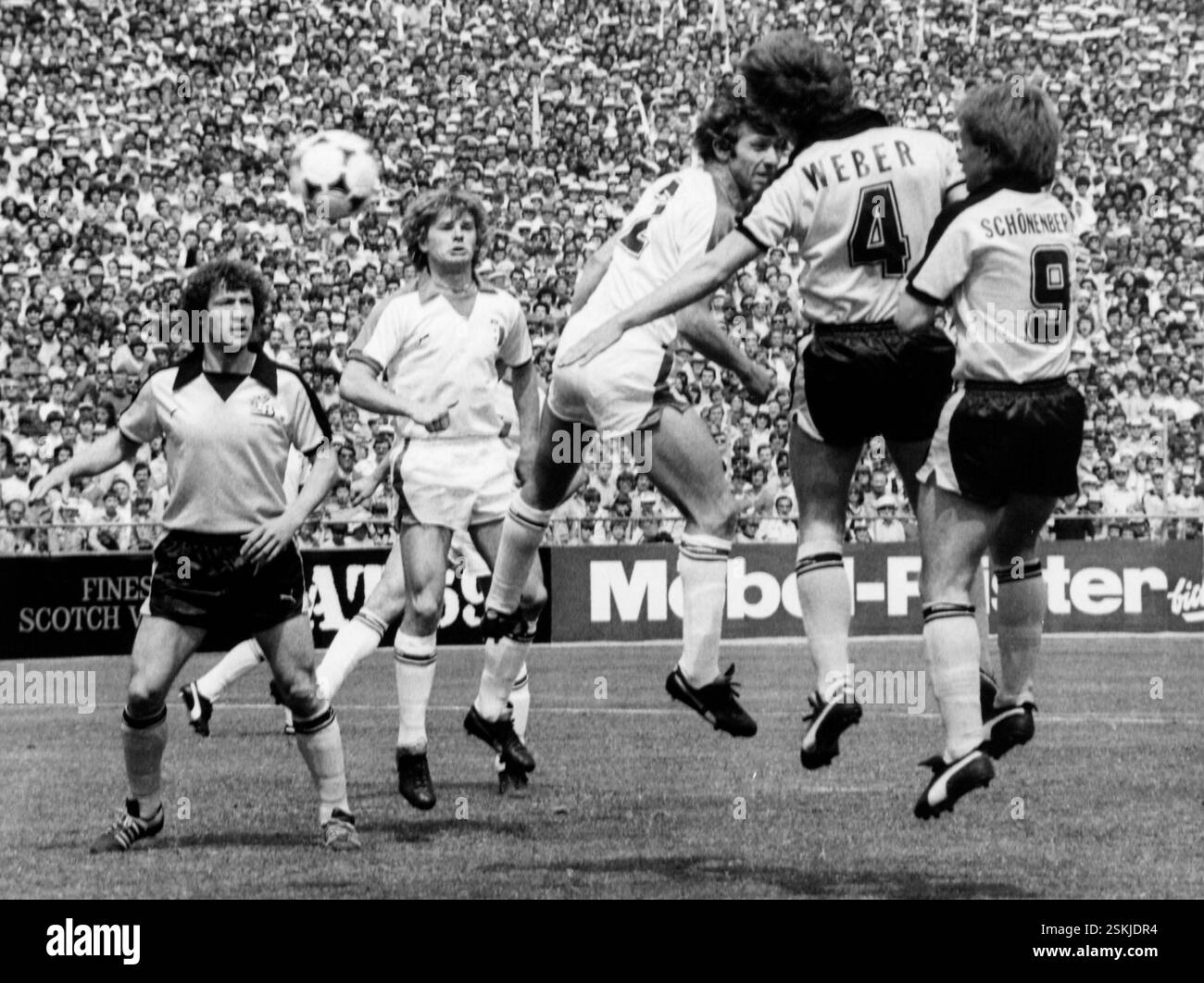 Fanion ASSE Saint-Étienne Vs Kups - Finale UEFA 1980-81 (1/32°) - Bon état