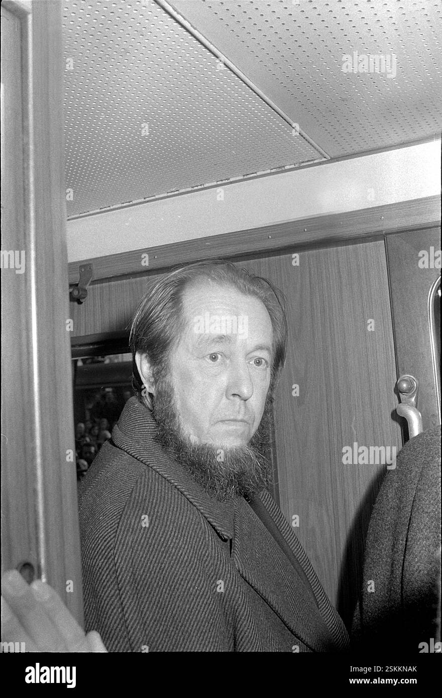 --- Alexander Solschenizyn bei seiner Ankunft in Zürich 1974#Alexander Solschenizyn arriving in Zurich 1974- RDB BY DUKAS Stock Photo