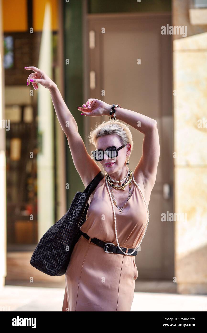 Woman in chains hi-res stock photography and images - Page 2 - Alamy