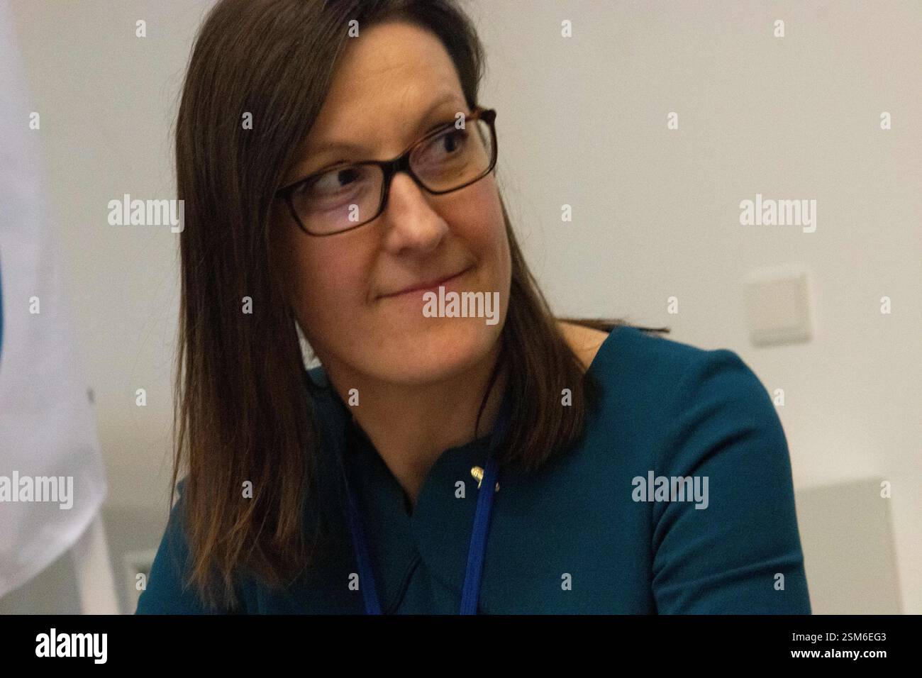 Burmese woman collecting water from a reservoir between Mount Popa and  Bagan Burma. Myanmar. Water Festival preparations Stock Photo - Alamy, image size:1300x956