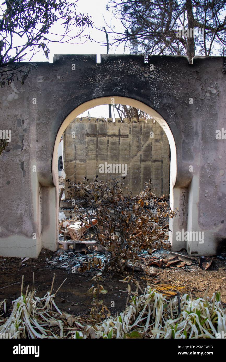 Altadena, United States. 29th Jan, 2025. Remnants of a home stand ...