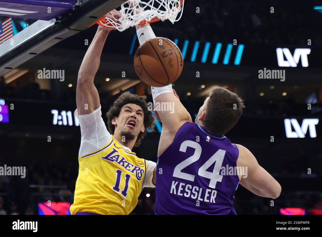 Los Angeles Lakers center Jaxson Hayes (11) dunks against Utah Jazz